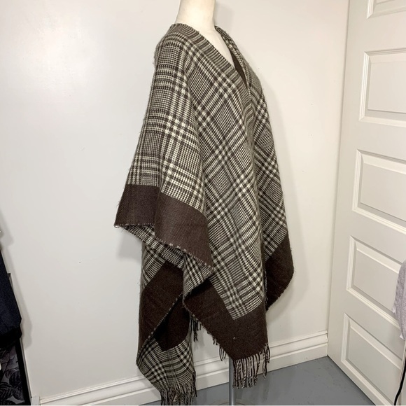 Shawl Wrap Fuzzy Twill Brown Cream Houndstooth Large Fringed Hem Poncho Neutral - Picture 8 of 10